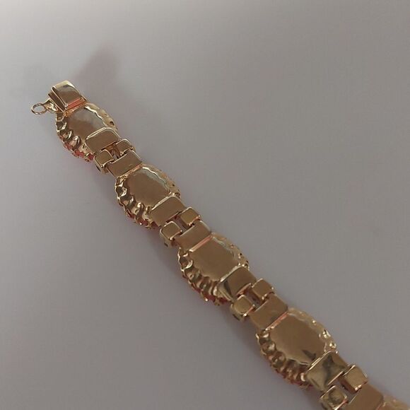 Hattie Carnegie Marbled Lucite Cabochon and Peridot Green Stones Link Bracelet - Picture 7 of 11